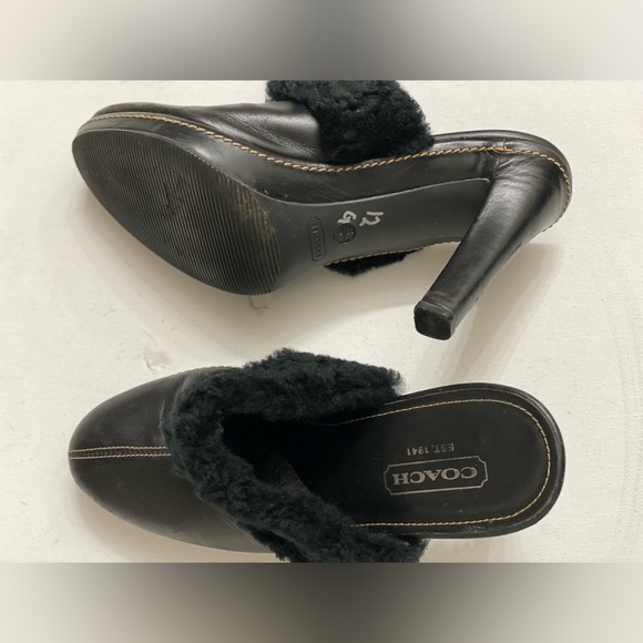 COACH Top quality leather slip on women size 7, this shoe is like New, - Picture 5 of 7